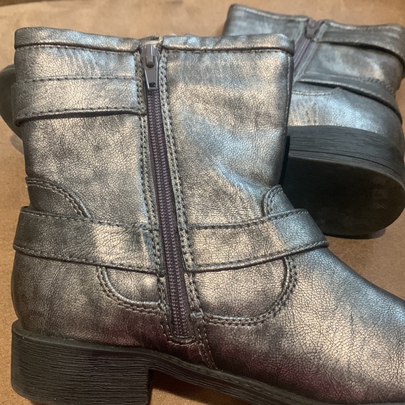 Ladies Guess Pewter Boots, EUC, Size 7 1/2 - Picture 6 of 8